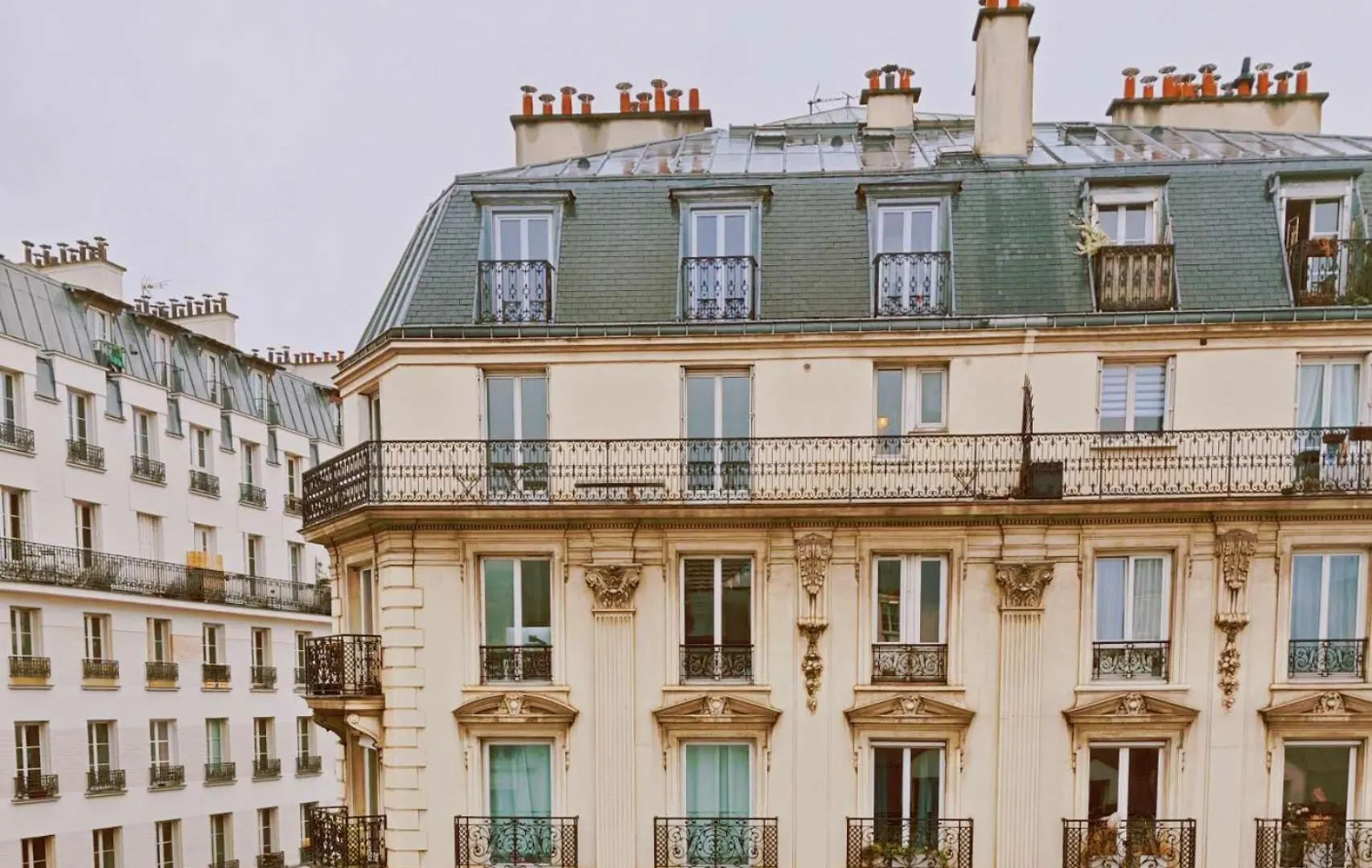 Le Pinky Bird - Bastille * باريس